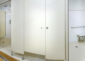 Vestiaires avec douches